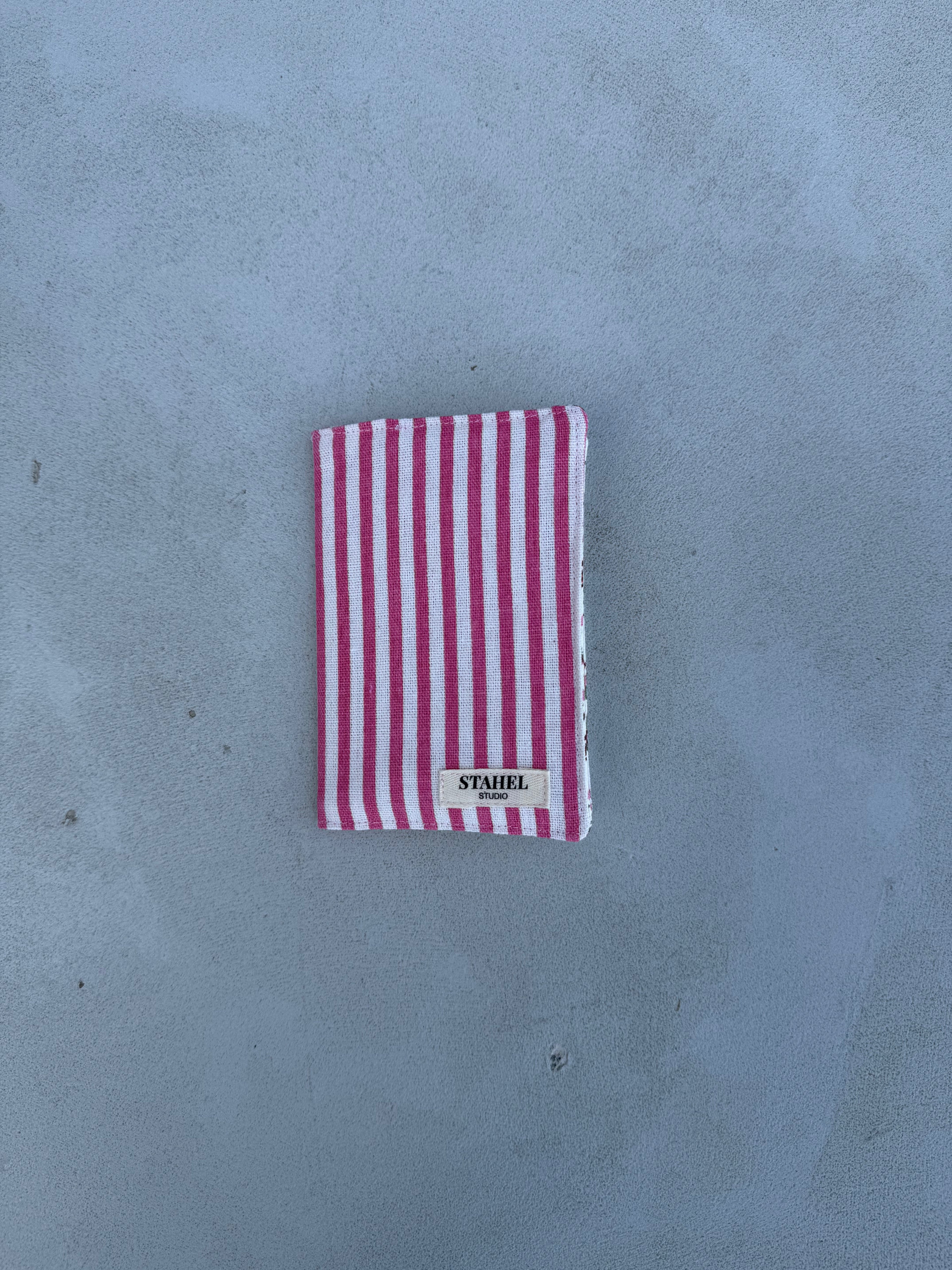 Funda Pasaporte Rayas Rosas