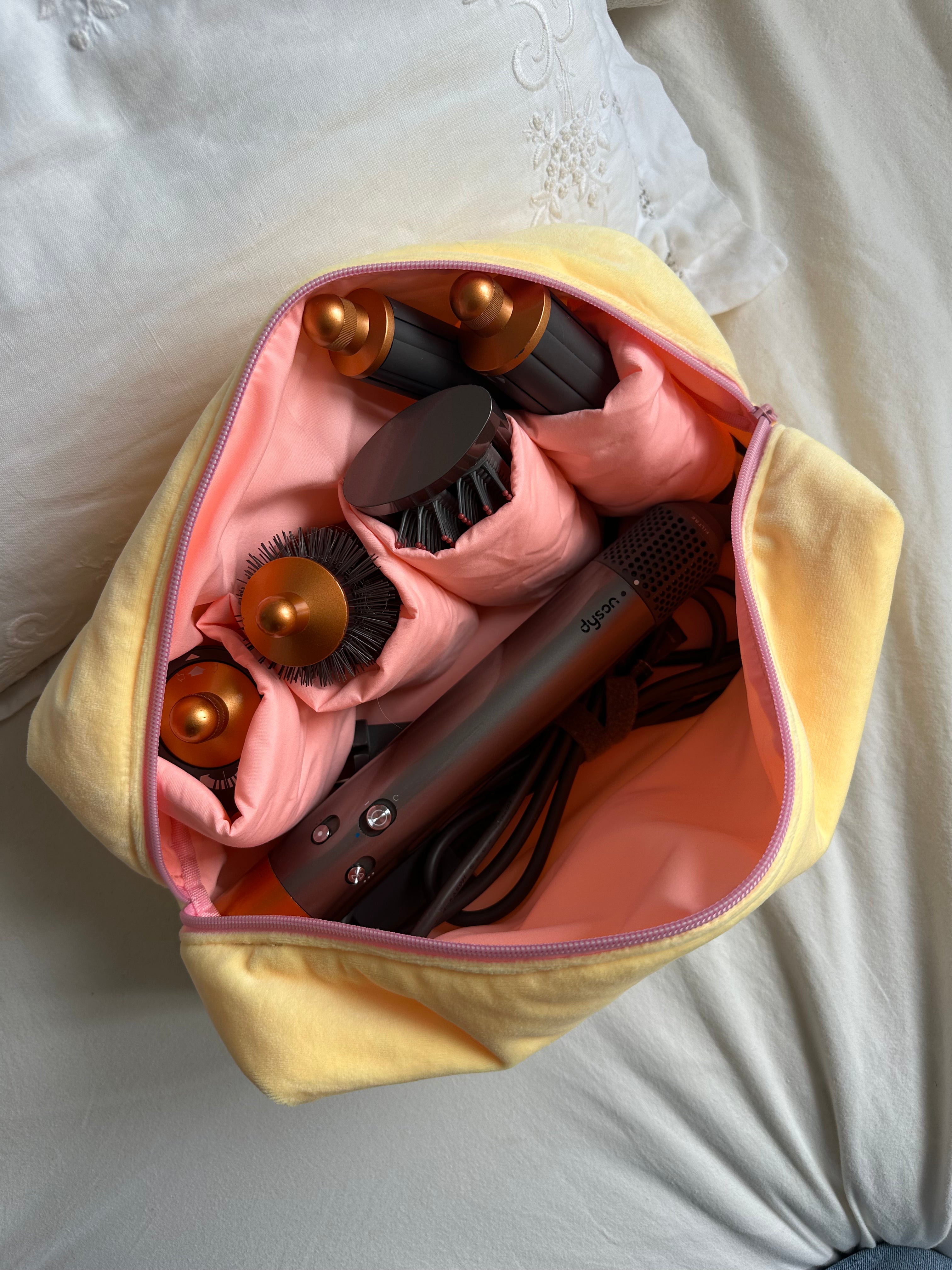 Bolsa Dyson Airwrap Amarilla y Rosa